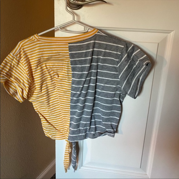 Crop top - Picture 2 of 3